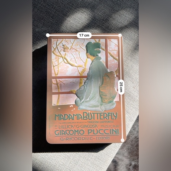Decorative Tin Madama Butterfly Opera by Ricordi.
- Made in Italy - Picture 3 of 3